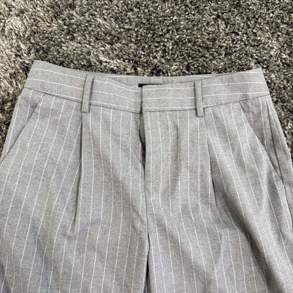 Banana Republic Striped Ankle Trouser Pants in Gray, Size 6 - Picture 3 of 5